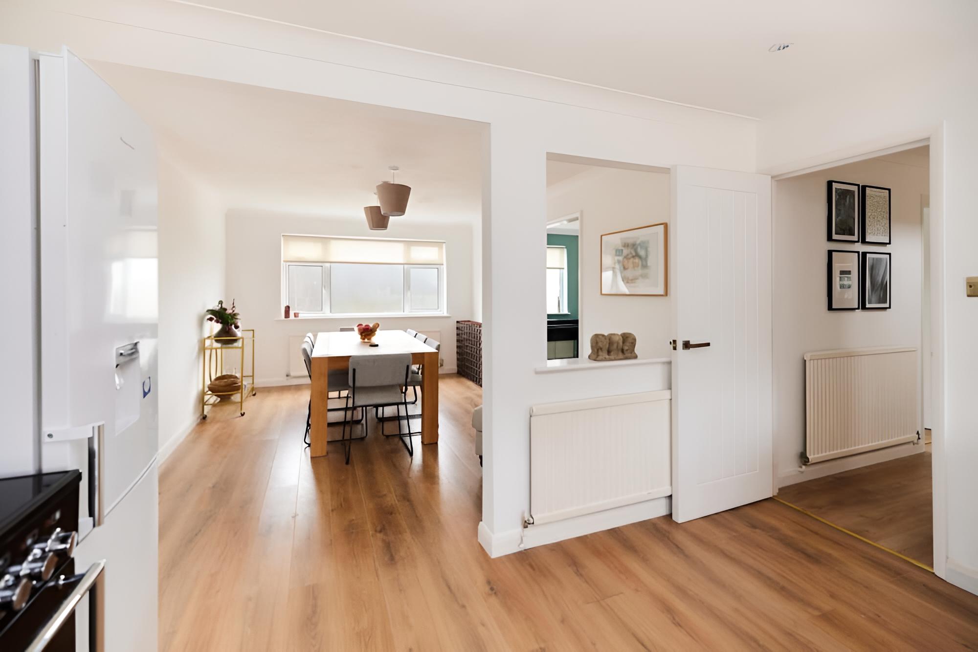 Farnham Vacations - The Farnham Arms - Captivating 4bdr House With Garage - Property Image 4