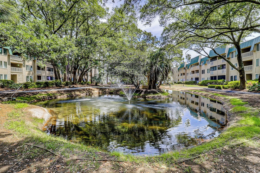 2BR Oceanview Condo - Steps From the Beach view 4