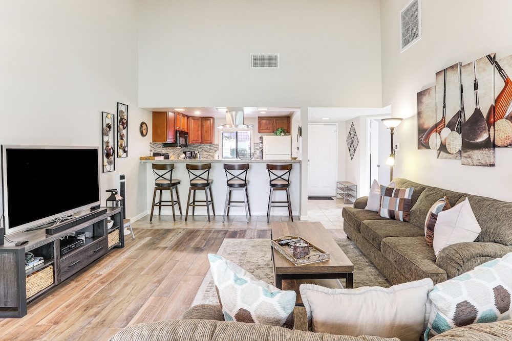 Golf Course On-site: Peaceful Condo in Palm Desert