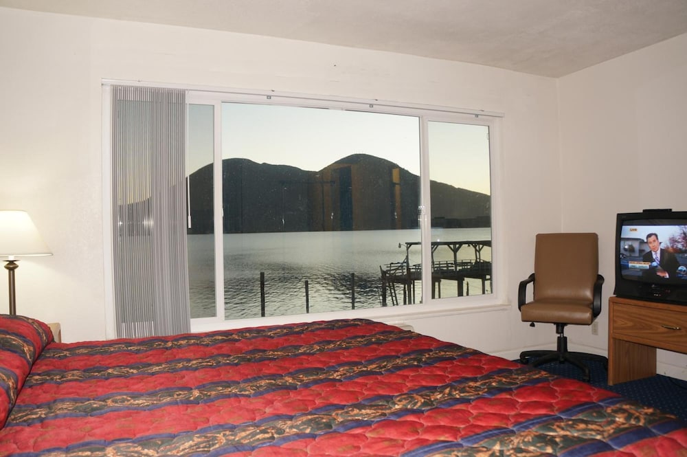 Lake Marina Inn