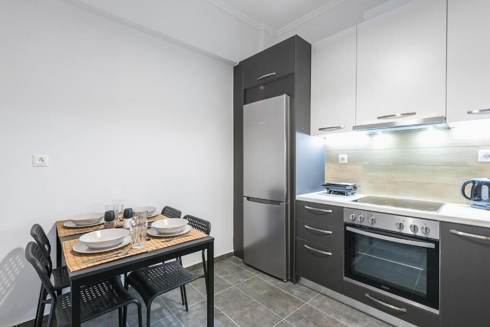 Athens Central Pangrati - Varnava Square Modern Apartment for 5