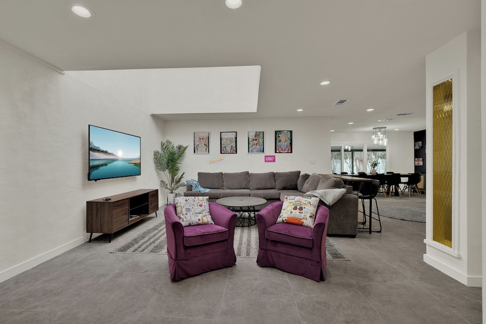 Whitewater River House - Game Room, Firepit, Walking Distance to Whitewater Amphitheater!