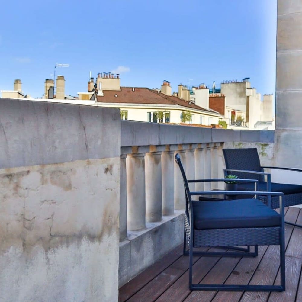 Design Passy Terrace 2 Bedroom Apt With Balcony in Paris