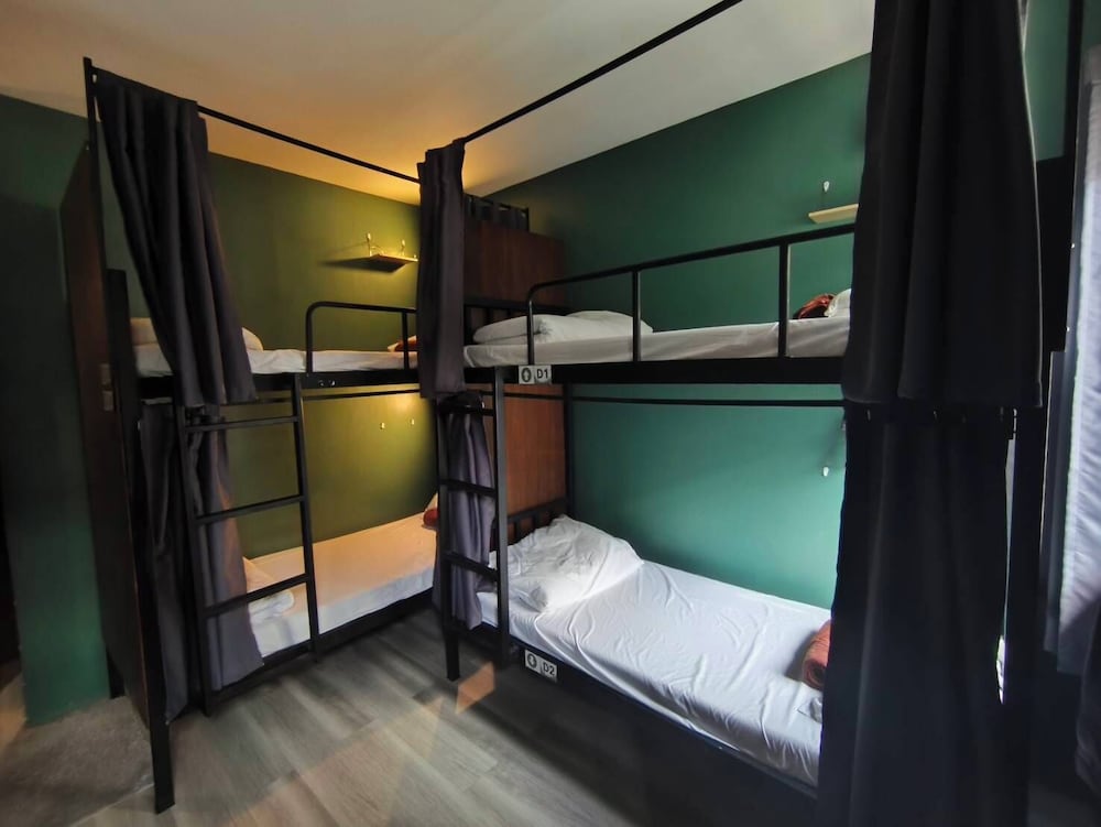 Nimman Nest Hostel & Cafe