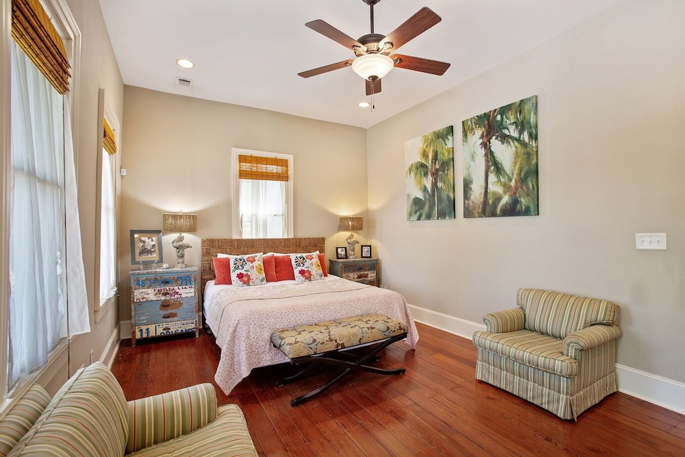 Antigua Key - Just A Couple Blocks To Seawall Beaches, Shops, Restaurants And Pleasure Pier! 4 Bedroom Home by RedAwning view 5