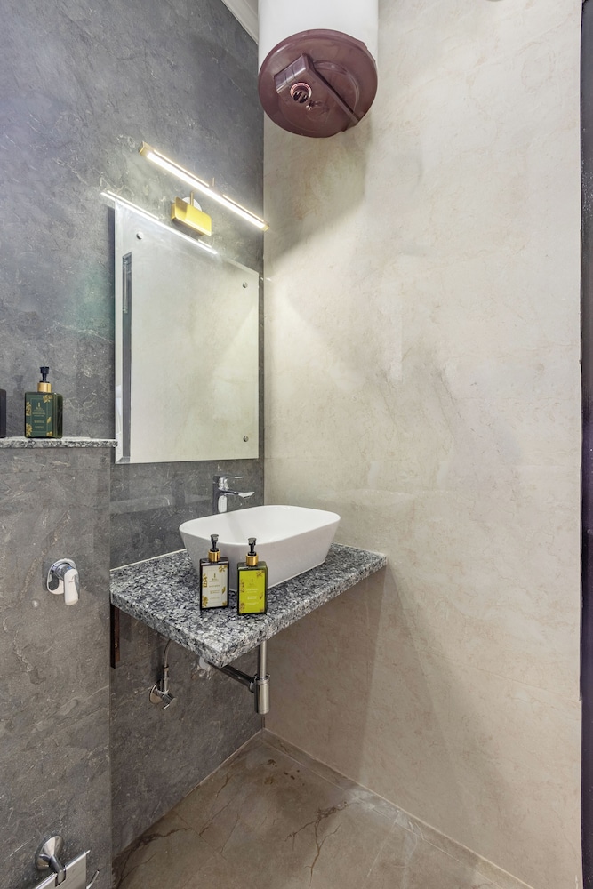 ELIVAAS 5 BHK With Pvt Pool - Zenora