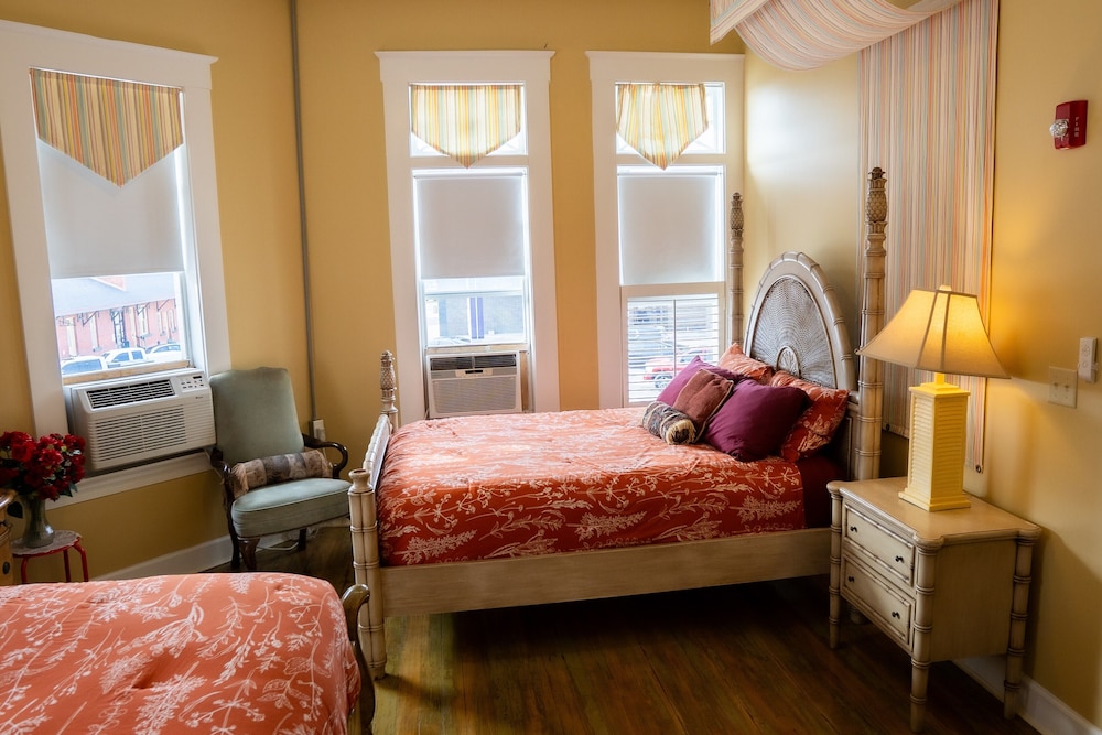 Oak Tree Hotel