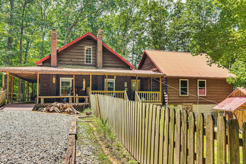Sunroom, Grill & Wraparound Porch: Jamestown Home