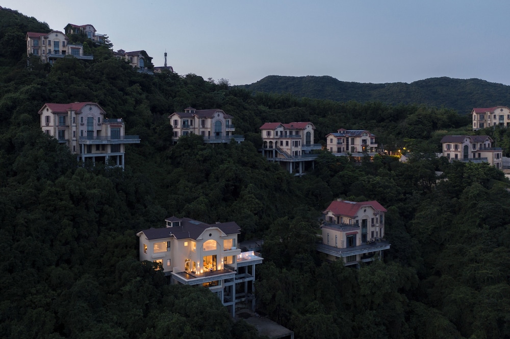 Miyue Shenzhen Tianlu Secret Wild Wizard Holiday Hotel
