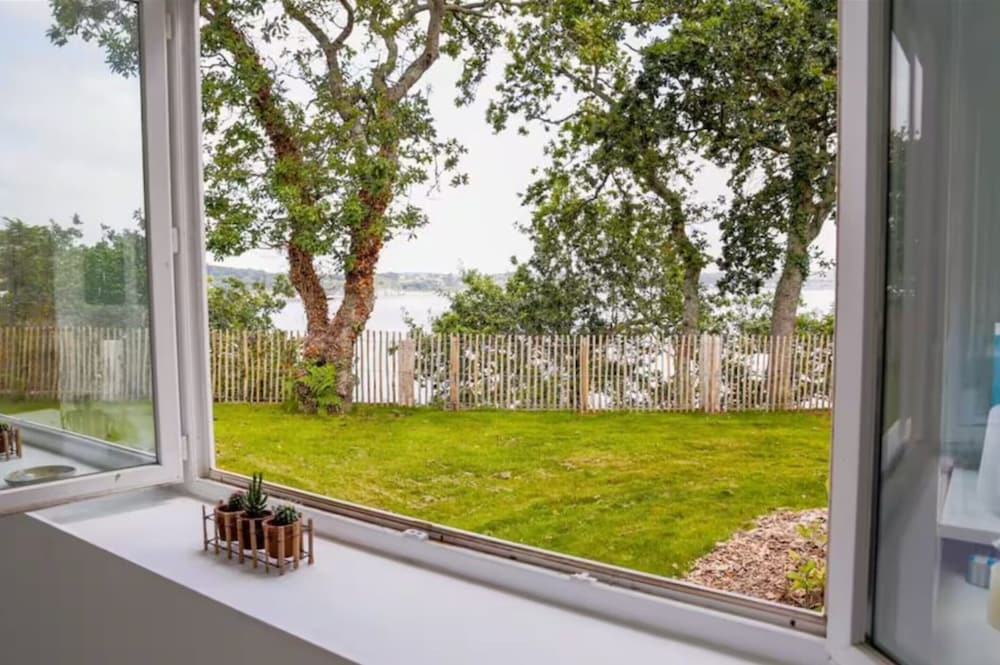 Superb Villa With sea View Near the Beach