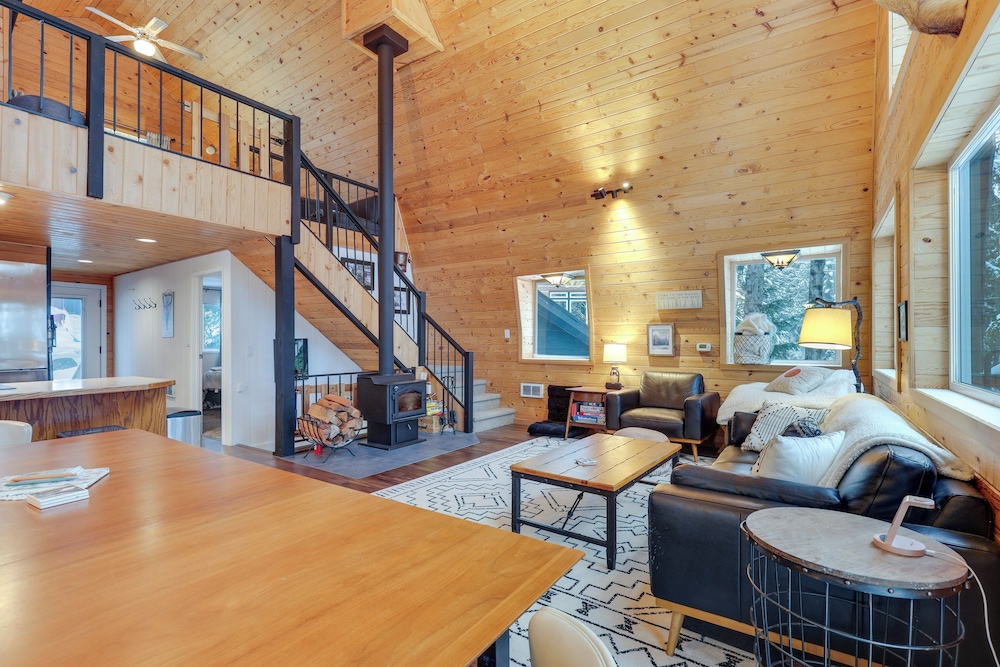 Hot Tub & Sauna: Mountain Living at Hyak Cabin!