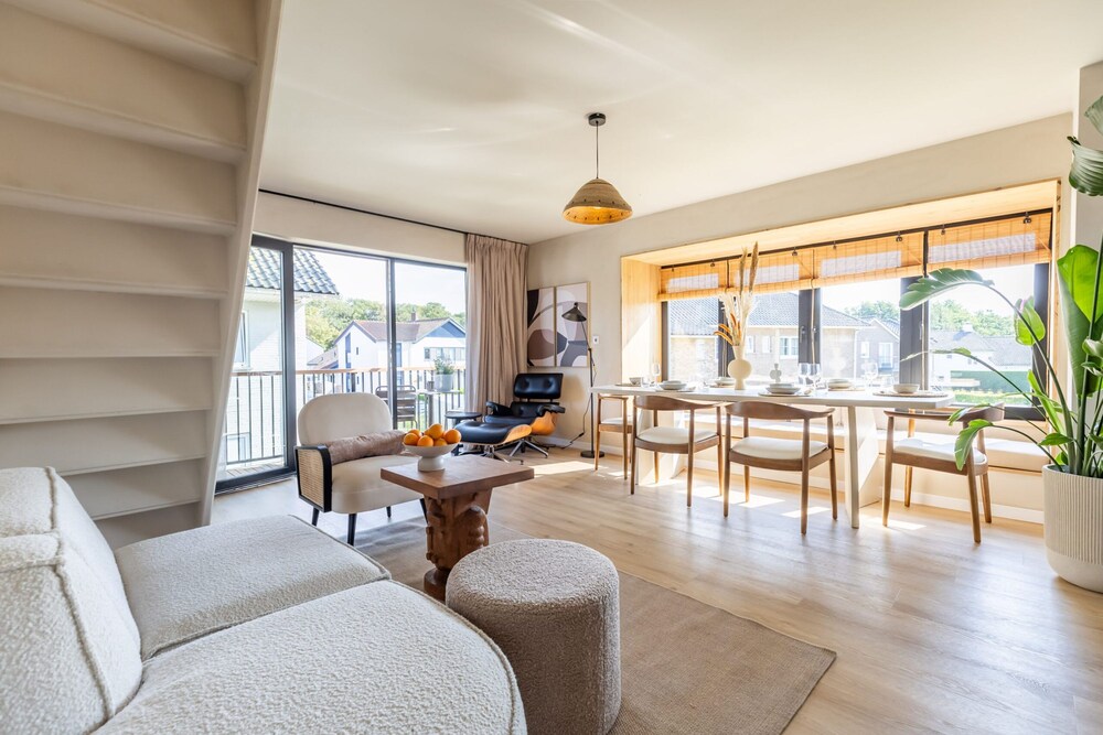 Recently Renovated Family Home Near the sea