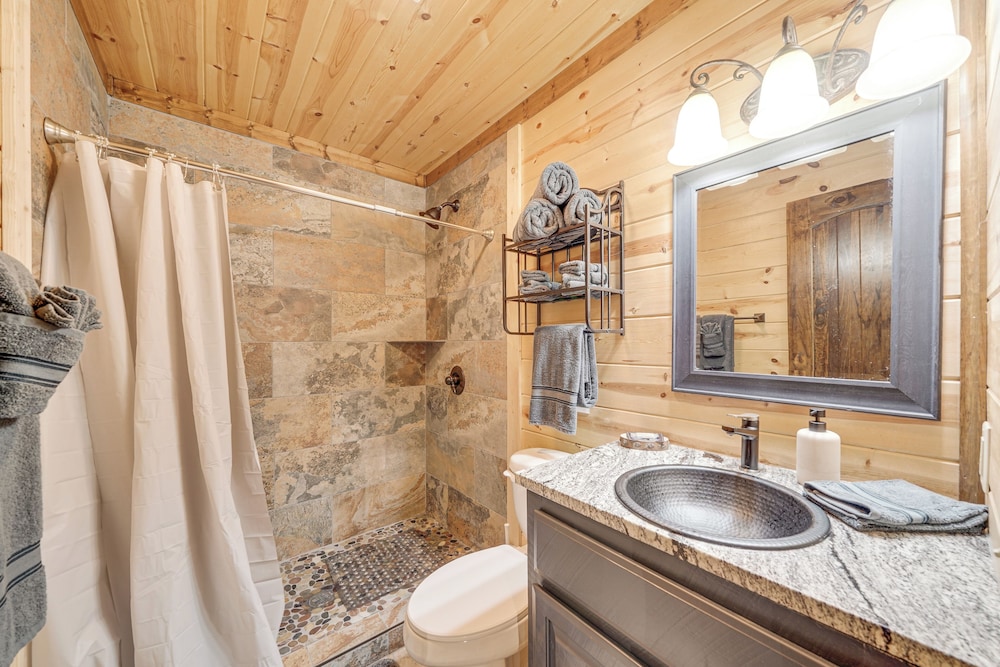 Pets & Families Welcome: Secluded Broken Bow Cabin