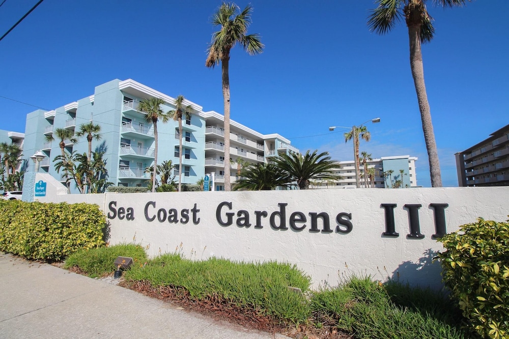 Sea Coast Gardens III 409