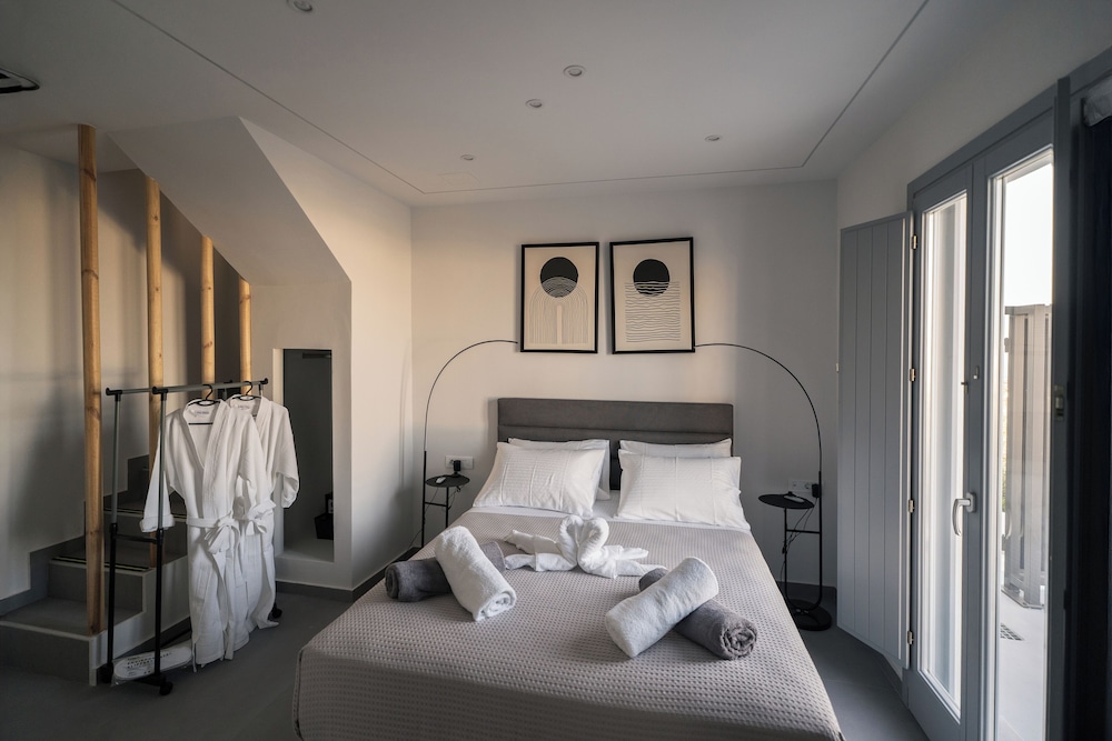 Uranides Luxury Suites