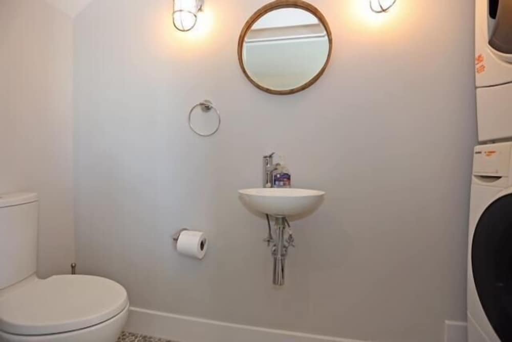 Mariners Court 224