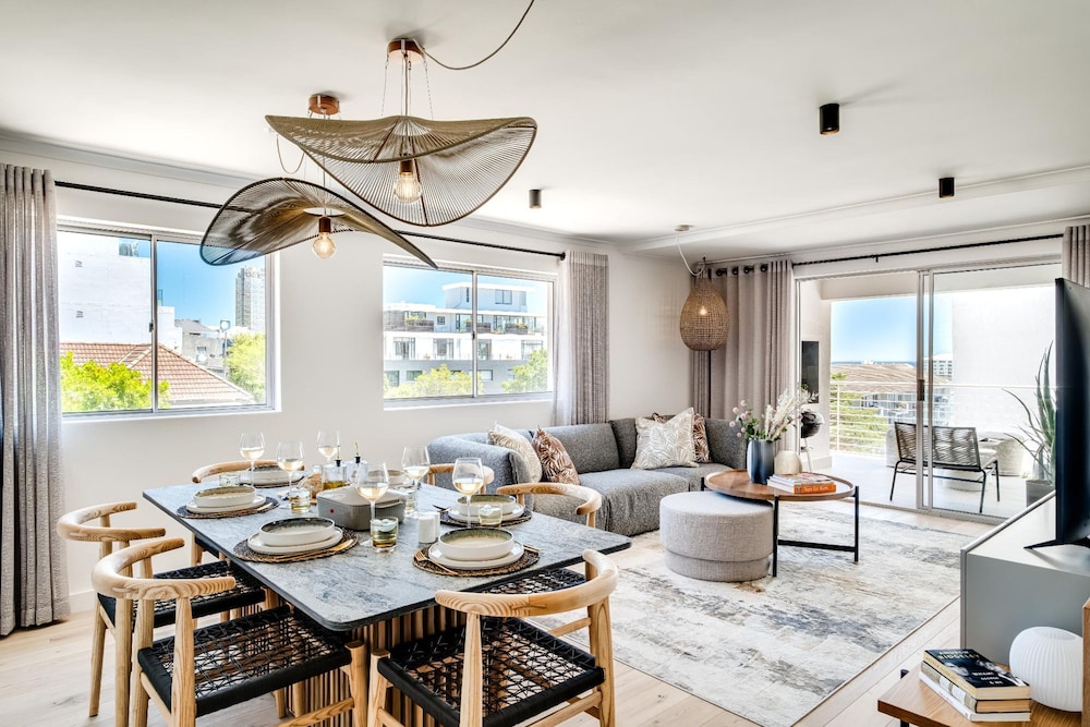 Green Point Modern 2bed Apartment Azura Atlantic