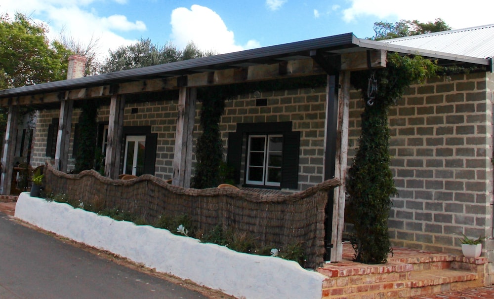 Bakehouse '38 Restaurant & Guesthouse