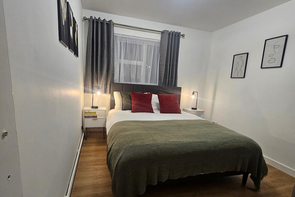 London Chic Apt, Great Location Free Parking