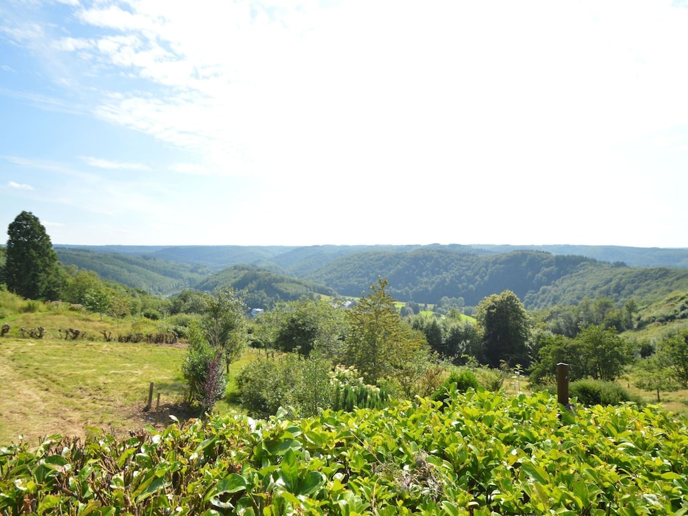 Rochehaut Hideaway With Tub