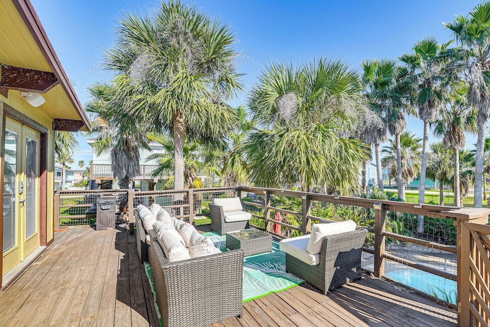 Private Pool, Deck & Patio: Galveston Oasis!