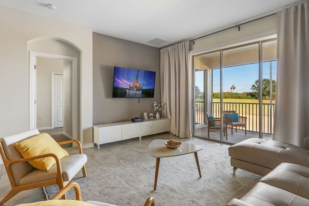 3BR up to 8 People at Champions Gate