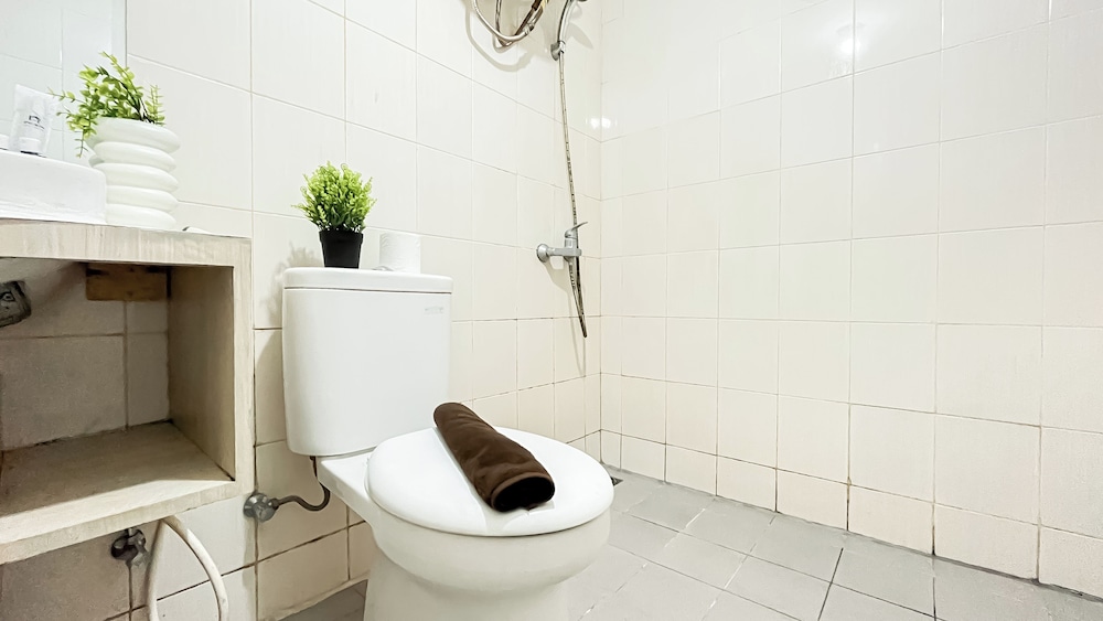 Minimalist And Homey Studio Apartment Amethyst