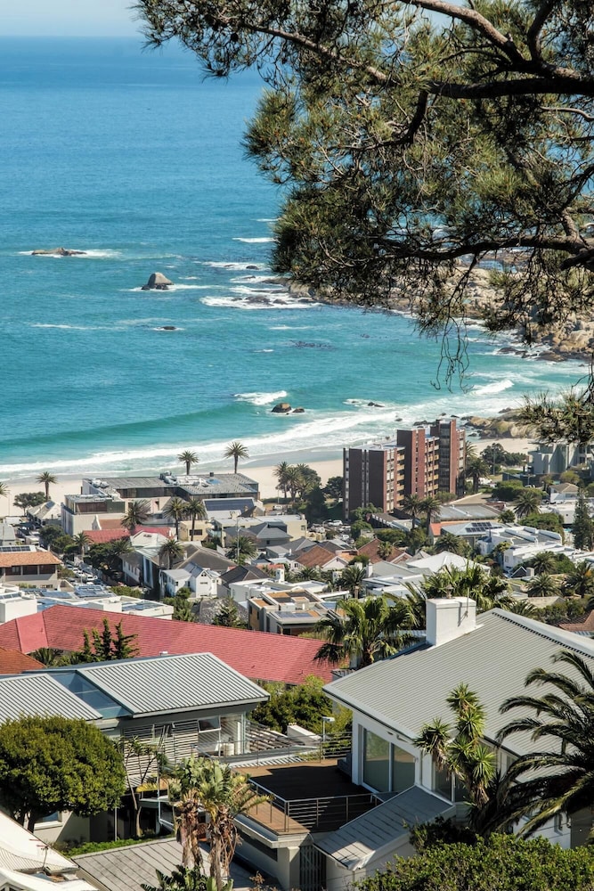 Chic 2bed in Camps Bay w Sea Views Bayview Rise