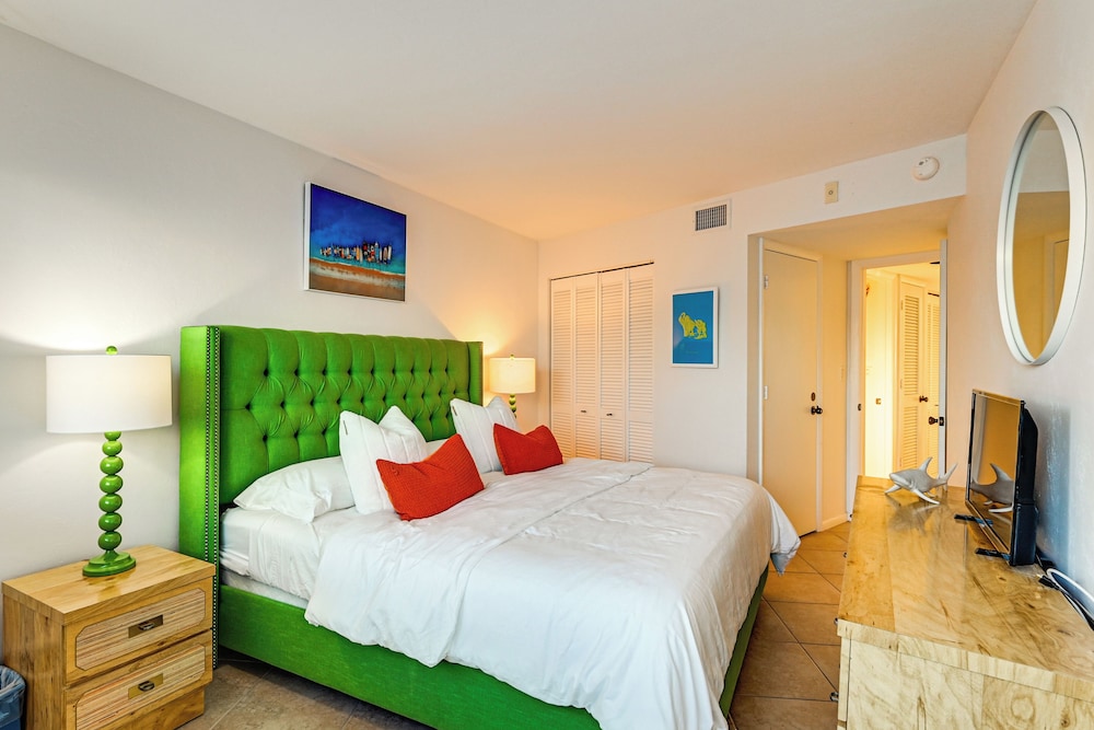 Oceanside Marco Island Retreat: Pool & Tennis!