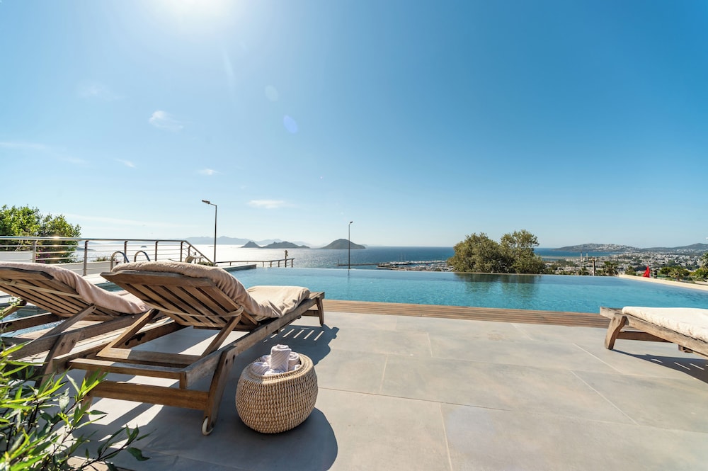 Marinhill High Luxury Property