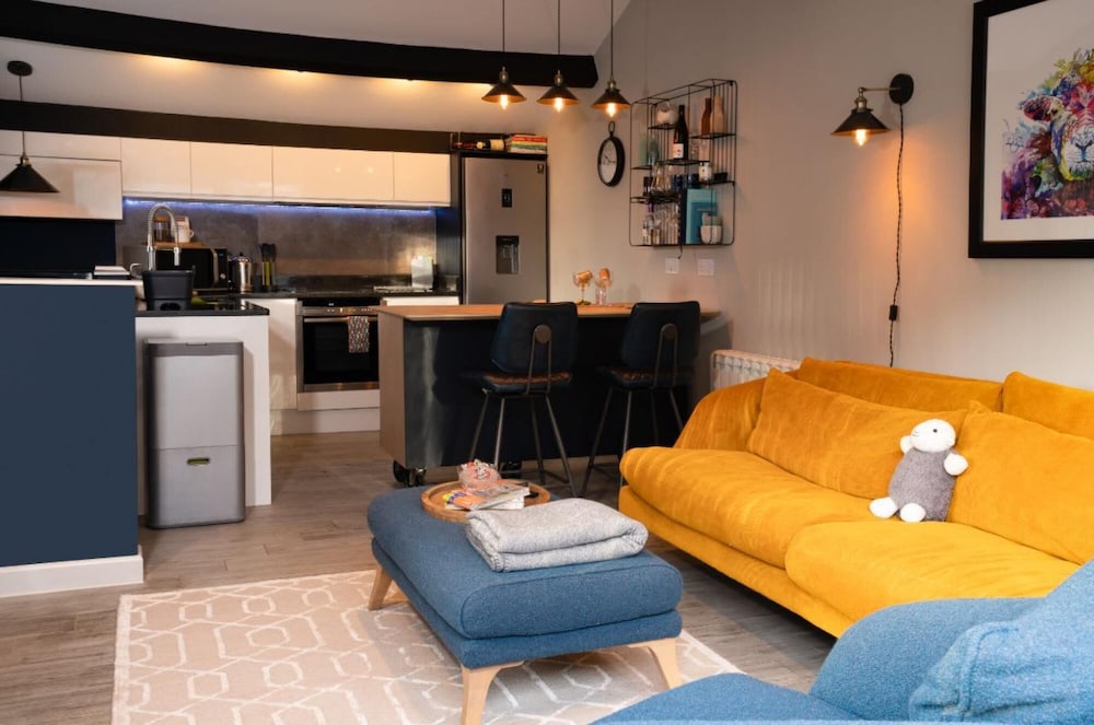 Contemporary 1BR Home Parking - Quiet - Ambleside