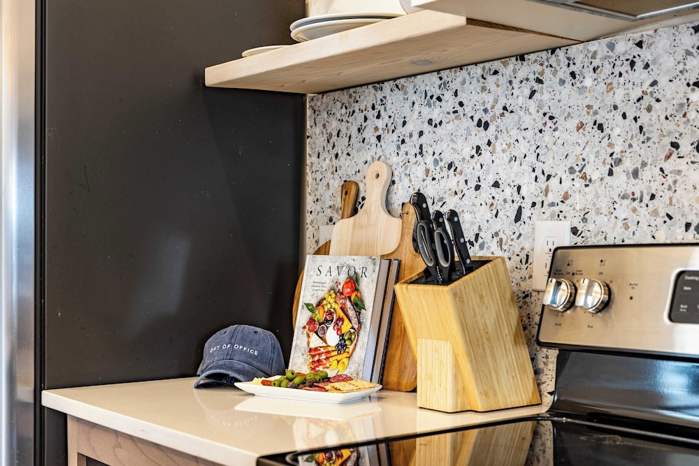 Sleeps 24, 2 Units Mins to Downtown Outrider by Avantstay