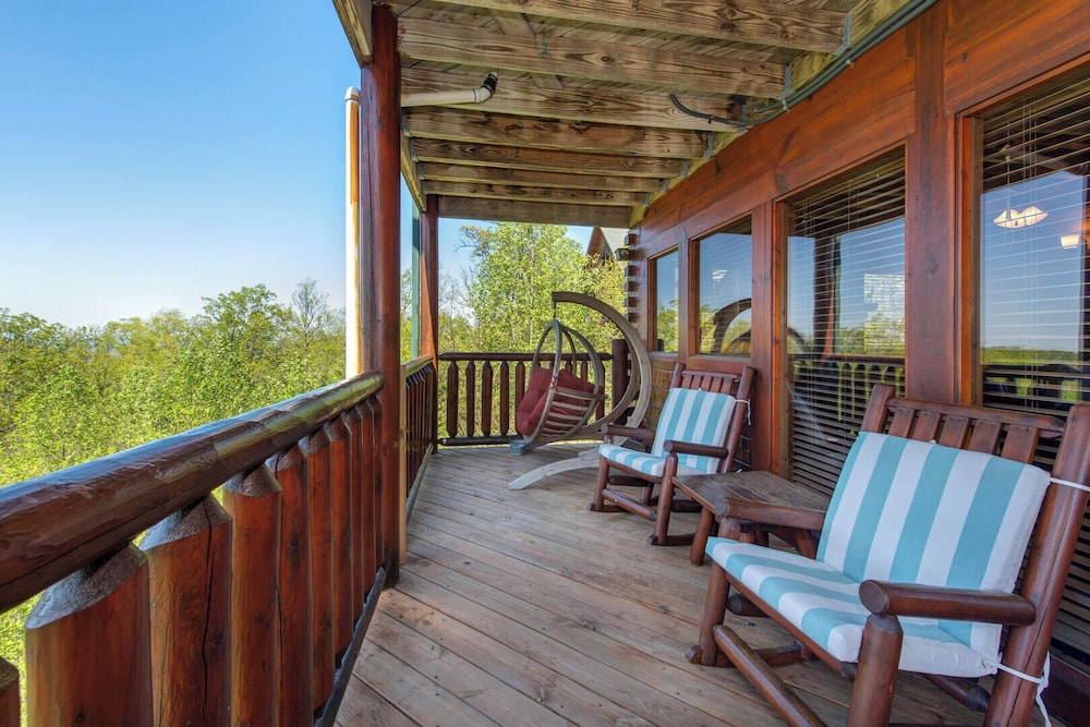 A Smoky Mountain Hide-a-way