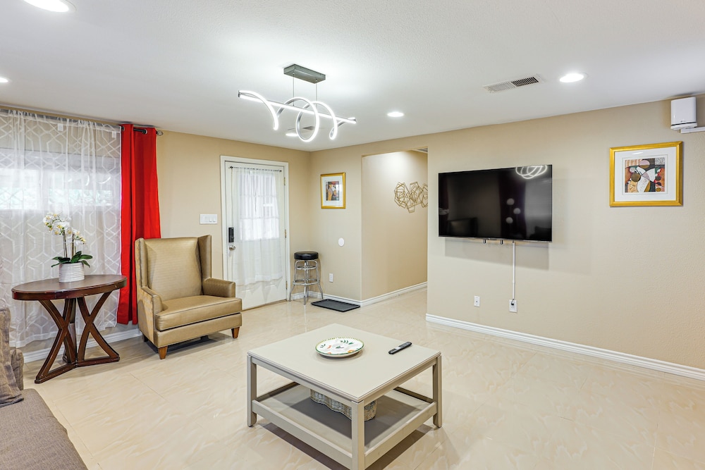 Cozy Home w/ Patio 24 Miles to Carlsbad Caverns NP