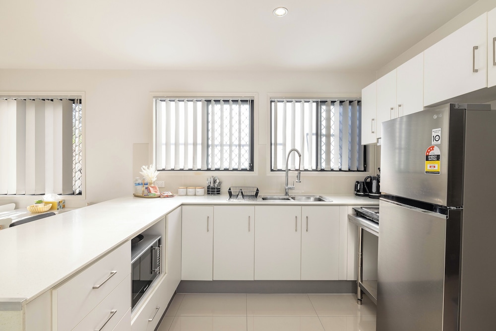 Smart Suites Self Check-in Apartments - 144 Dixon