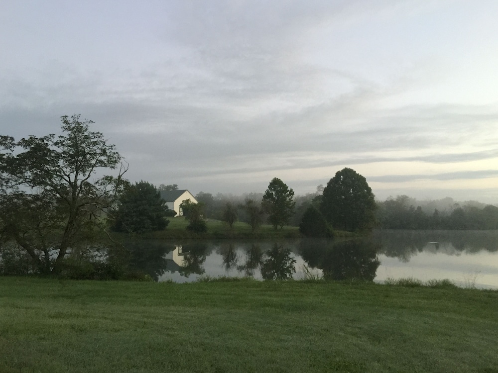 The B & B at Queenslake