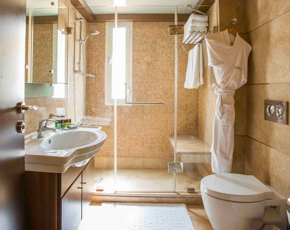Lahoya Suites