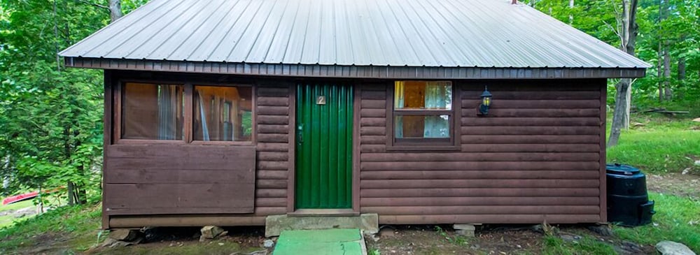 Fifth Lake Cottages