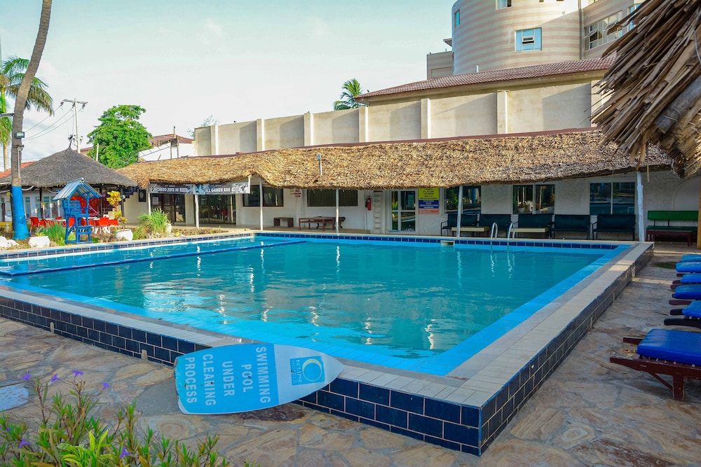 Best Western Jangwani Sea Breeze Hotel