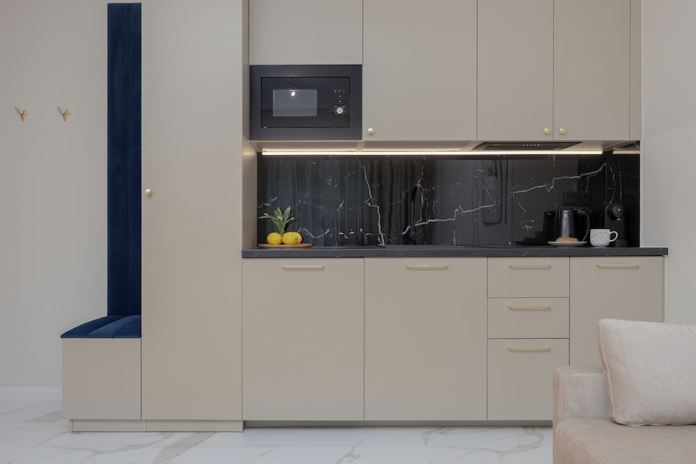 Elegant Studio for 4 by Renters view 4