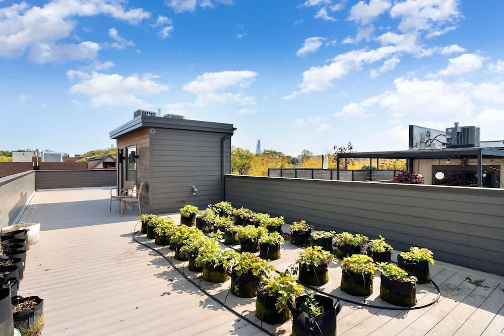 Stunning 5BR Home With 2 Rooftops Sauna Hot Tub