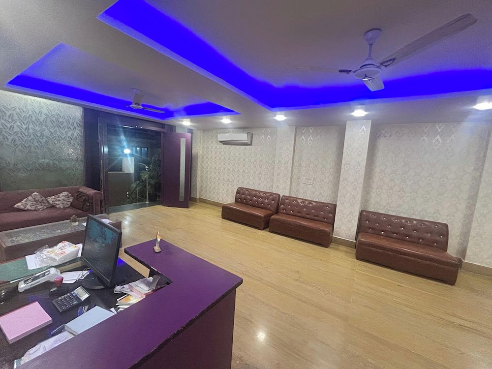 Hotel 82 Inn