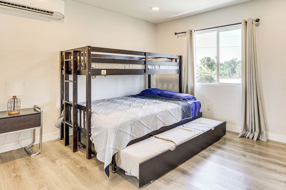 Modern Gem w/ Outdoor Oasis: 5 Mi to Lake Jennings