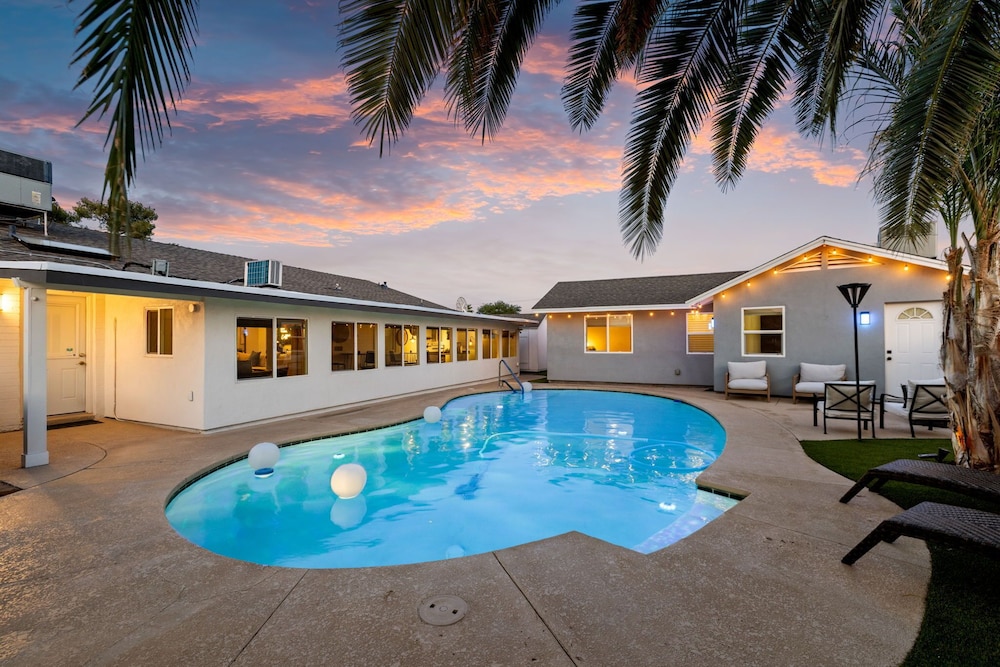 Desert Oasis Retreat Pool Spa Gameroom
