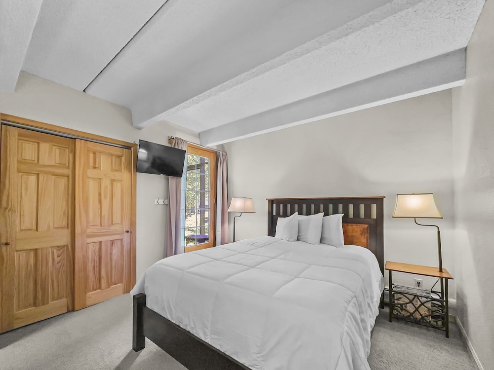 Wh102 Wheeler House 2 Bedroom Condo by RedAwning view 5