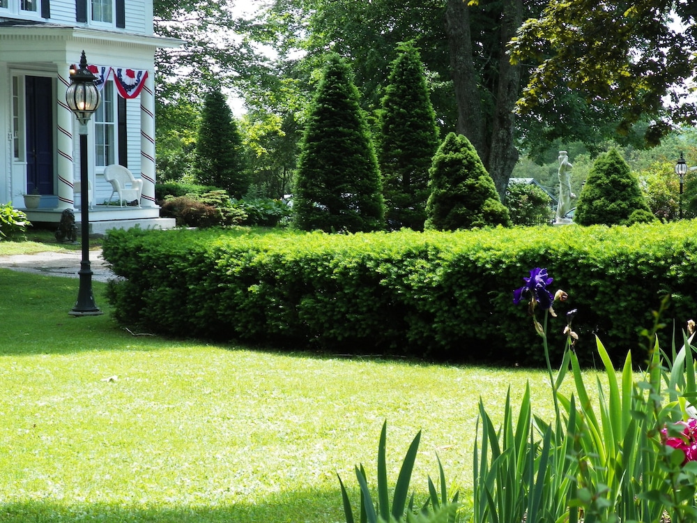 Homeport Inn and Tavern