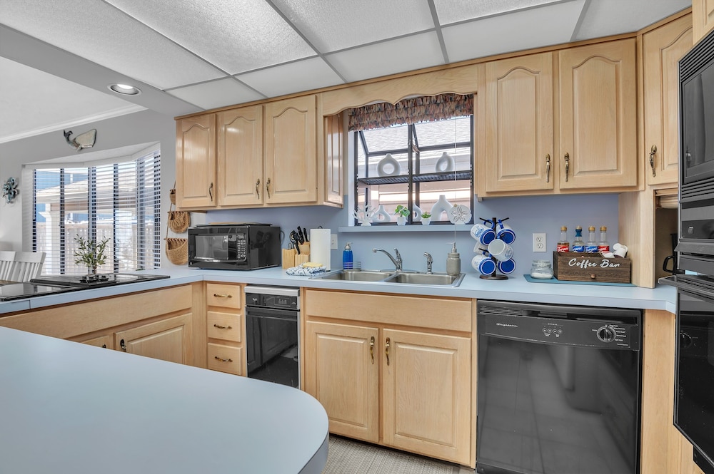 Spacious Home With Beach Access 3 Bedroom Home