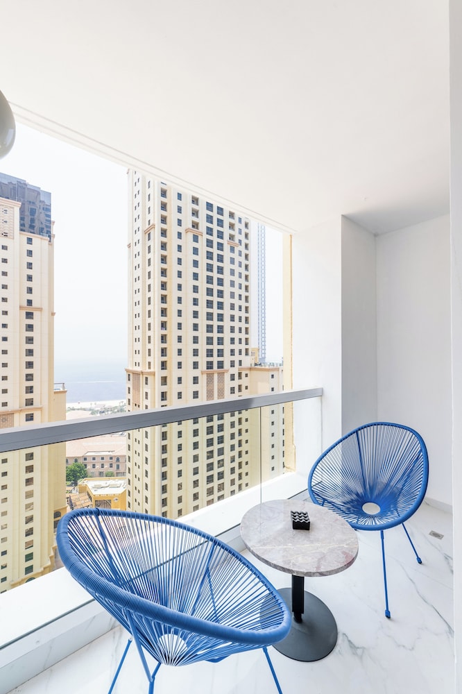Seaside Elegance - Luxury 3-BR in JBR
