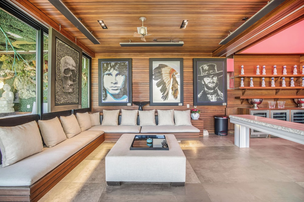 Villa Kaleida - Sleek Modern Sunset Villa With Eclectic Style & Infinity Pool