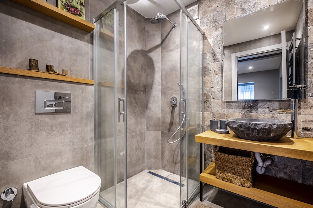 Vibrant Flat Next to Bostanci Marmaray Station